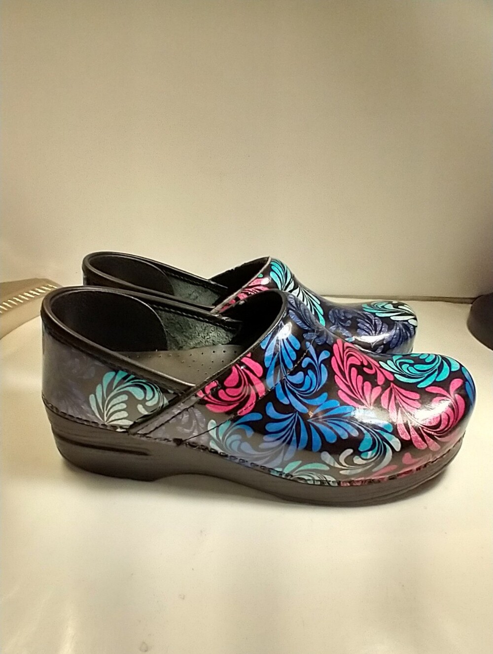 Dansko Professional Floral Print Patent Leather Clogs Shoes Women's sz 8.5(39). - Picture 2 of 12